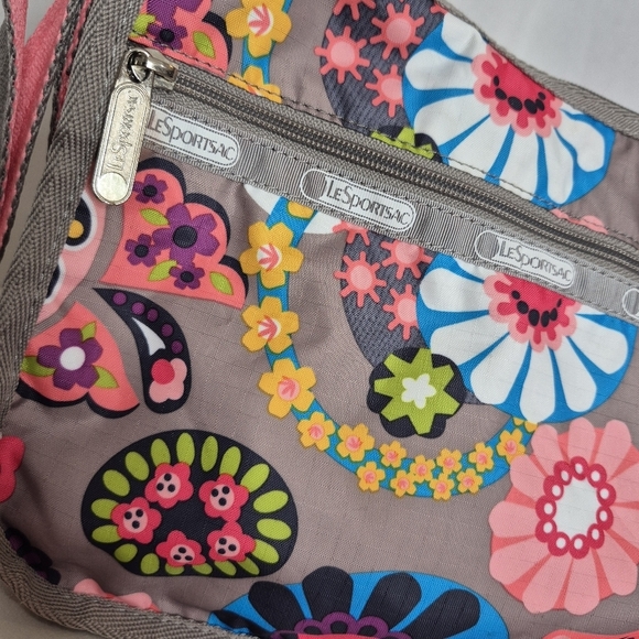 LeSportsac Summer Floral Gray / Pink Nylon Classic Adjustable Crossbody Hobo Bag - Picture 6 of 15